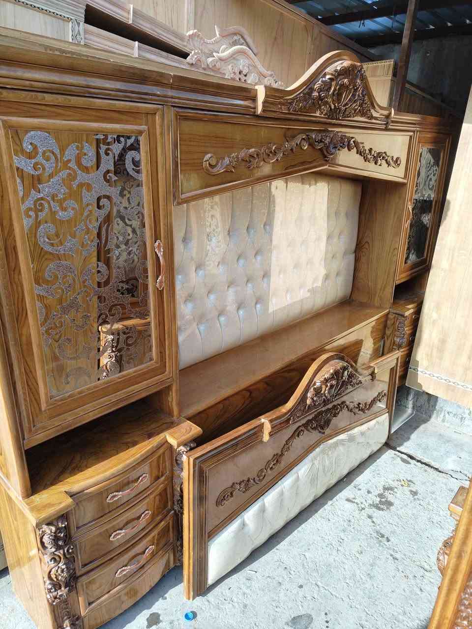 غرفه ام ست ابواب ملحق درجه اوله وجهين صاج 5ملم صبغ حراري الغرفه مسوينه 4ملاين و600 الي يريده يتخل خاص او اتصال ***********
