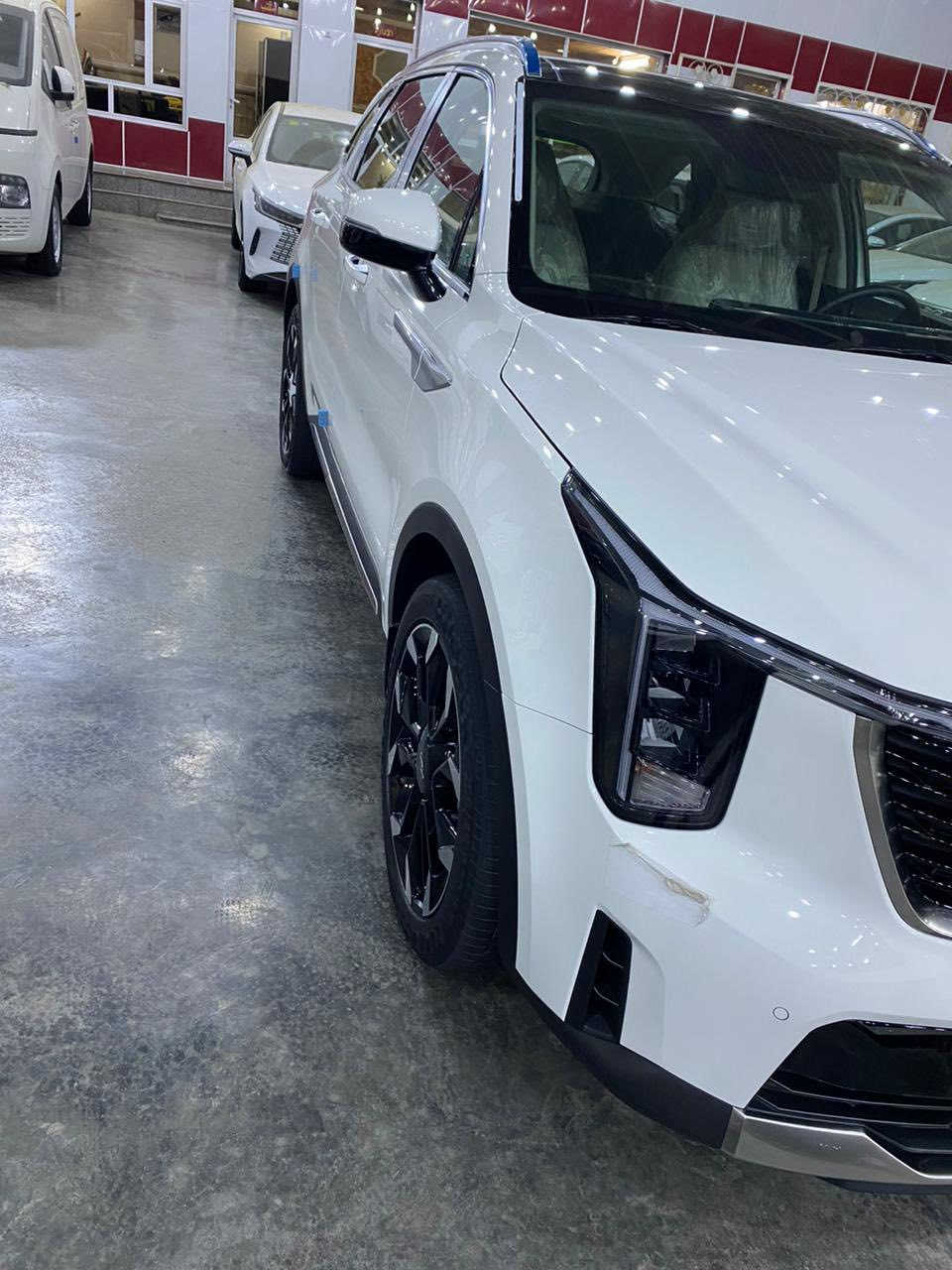 سلام عليكم كيا سورنتوموديل 2025 سيارة جديده جدن ماشية 5000الف بحالة الزيرو بدون اي ملاحضه موصفات بنورامه ويل 20كراسي جلد تدفئه وتبريد بل كراسي  2كرسي كهرباء وبيه هواي موصفات بعد ضمان شركة نم مكان السياره البياع السعر 350$ للاستفسار ‭٠٧٧٠ ٢٥٨ ٠٥٦٩‬
