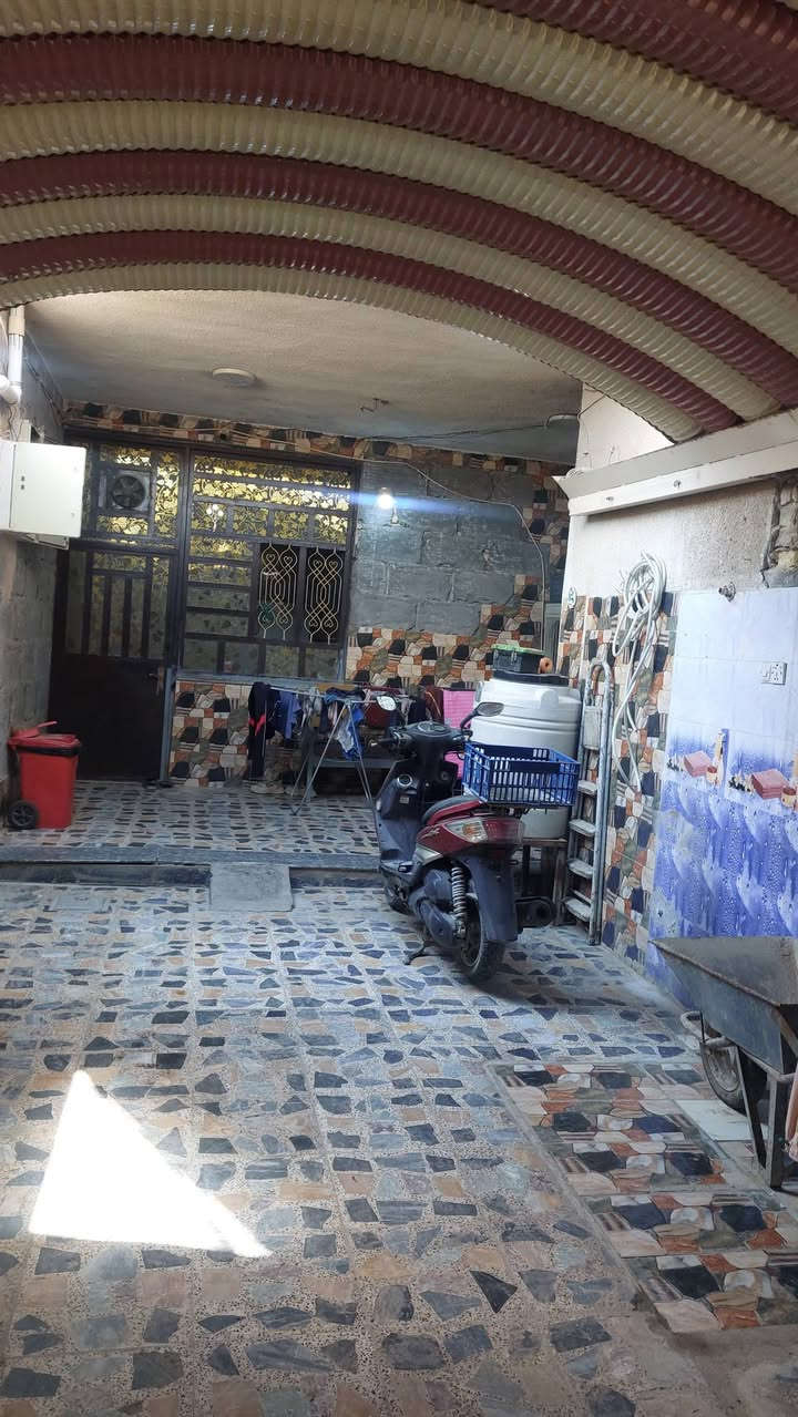 بيت للبيع مساحة ٢٠٠متر بي محلات ٢حاليا مئجرات العنوان بغداد الحسينيه الراشدية شارع الخدمات مسقط قرب مستشفى التركي قريب على مطعم ابو خميس الاستفسار على رقم ***********هاذابي واتساب السعر على الخاص
