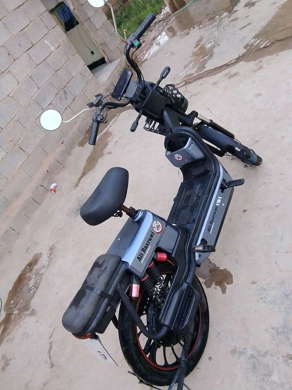 اسلام عليكم دراجة شحن للبيع ٤بطاريات أخو الجديد كاملة مابيه اي نقص سعره ٢٧٥  ألف  وبيها مجال ***********
