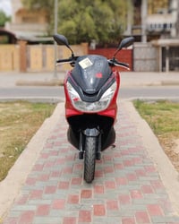 😊✋ دراجة pcx... ياباني (جيل الثاني).. مكينة 150.. S  ماشية 31 الف دراج...