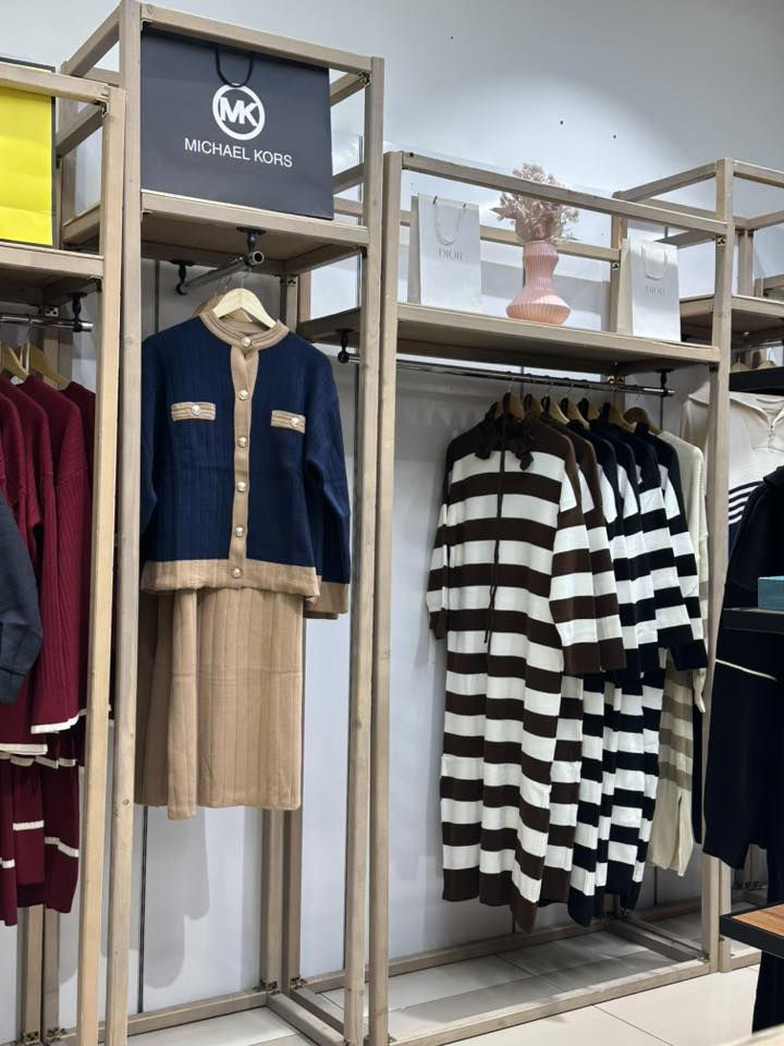 ستاندی دوکانی جلوبەرگ  بۆ فرۆشتن لە سلێمانی ***********
