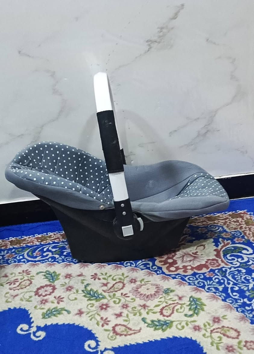 السلام عليكم غراض للبيع وكل من وسعرة بغداد حي الإعلام شارع اميمة ***********
