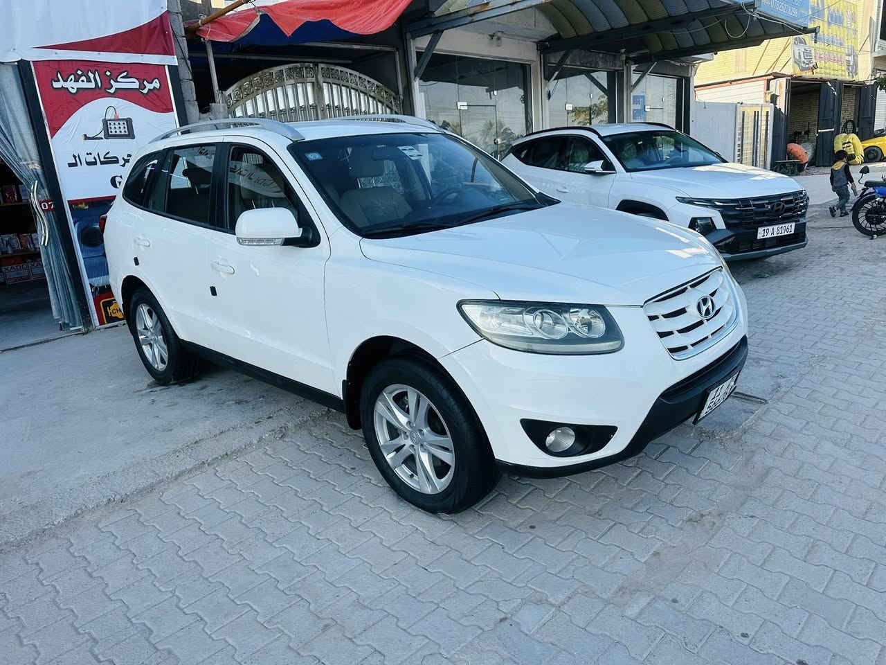 سنتافي 2012  مكفوله من الصبغ بيها بارد قليل بلباب الخلفي
مكينه 6 سلندر 
7 راكب 3قطع تبريد
ثلاجة 
دفع رباعي شاشه وتحكم ستيرن بيها منظومة غاز جديدة
تخم تاير جديد سياره جاهزه من كلشي وجديدة معنى الكلمة مكاني كربلاء السعر 158  
***********
