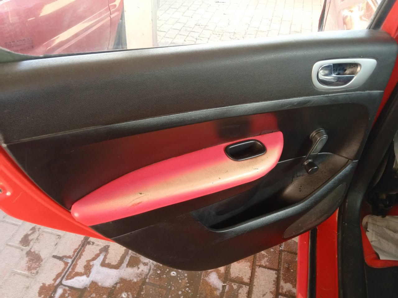 السلام عليكم بيجو 2005 بيه مكانات صبغ مكفولة من الظربه كير مكينه صدر تخم تاير  كهربائيات دواخل بلاد تبريد ثلج ثلاجه شغاله نظافه 90 بل 100 السعر 58 بيه مجال حك الجيه ***********
