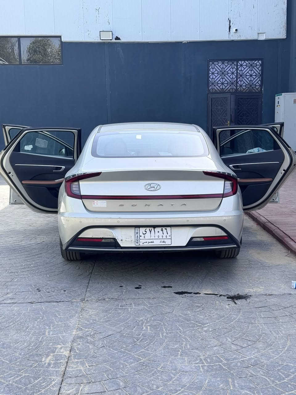 سوناتا 2020 خليجي محرك 2000 دوش
الممشى 95500 كم 
مواصفات اعتيادية ما عدا الكشنات جلد
السيارة محرك وگير نظيفات جداً كله محسن ودهن ادينول الاصلي .
مثل ما موضح بالصور بيها ضربات (مال ازدحامات) بدون ايرباك وما مصلحها ولا صابغ على وضعها .
رقم بغداد باسمي تحويل مباشر مكاني الكاظمية
السعر : 15،000 $ يعني شدة ونص وبيها مجال
للاتصال : ***********

