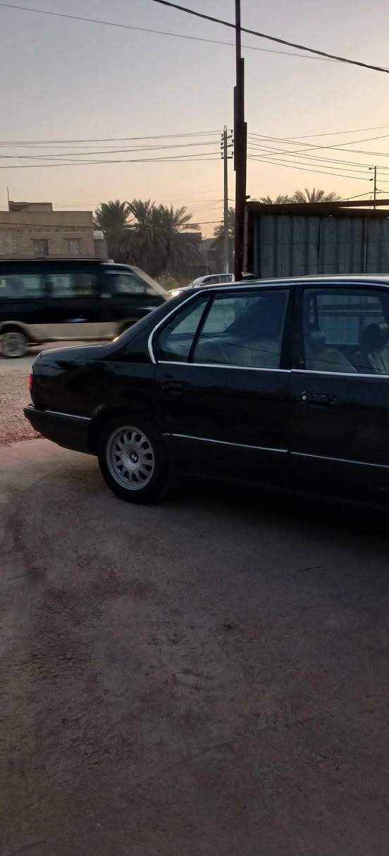 بي ام 730 لون اسود سياره مقفوله جير مكينه وصدر بشرط رقم قادسيه مراوس بخفاش او باخره
وتساب***********
السعر 40

