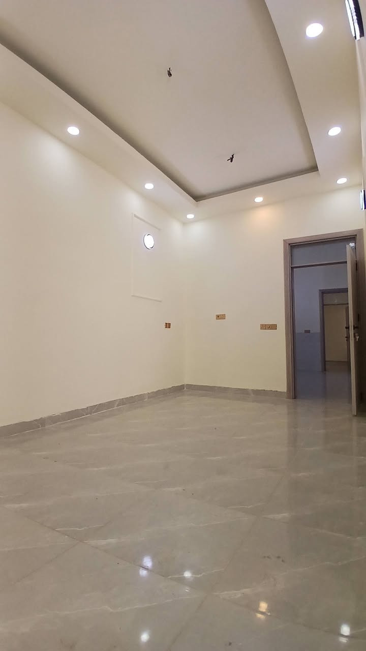 على بركه الله بيت للبيع دوانم المعمل مساحه ١٢٥متر طابقين يتكون ٤غرف نوم شغل كلش حلو قرب جامع المحمود السعر مناسب للاستفسار اكثر اتصل على *********** او زياره مكتب زمزم

