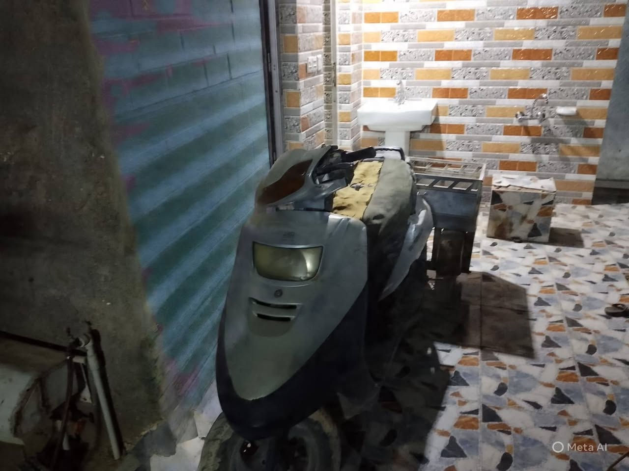 السلام عليكم ماطور لبيع كلشي شغال كهربايات شغاله السعر 150  ***********
