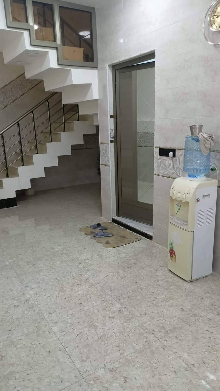للبيع شارع ابو ريسان قاطين بيت نضيف ***********
