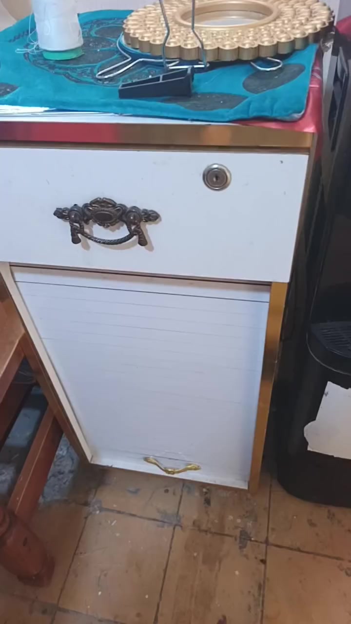 السلام عليكم شباب مكاني بغداد حي العامل عزلت محلي صار أسبوع وعارض الأغراض للبيع الأغراض نضيفات عليهن اتراب تجي وتفحص بعينك 
الكراسي للبيع شغلات الجكات مالتهن نقصهن فقط دوشمه 
الأسود ٢٠٠ 
والأبيض ٨٥
البراد ٥٠ 
كيزر اصغير مال محل ٢٥ قفل 
المجرات الأسود قفله ٢٥
الأبيض قفله ٣٠
جهاز الهايدرو فيشل ٢٥٠ قفل شركه الأطلس الأصلي 
جهاز بخار شركه الأطلس الاصلي قفله ٣٠ 
*********** هذا رقمي
