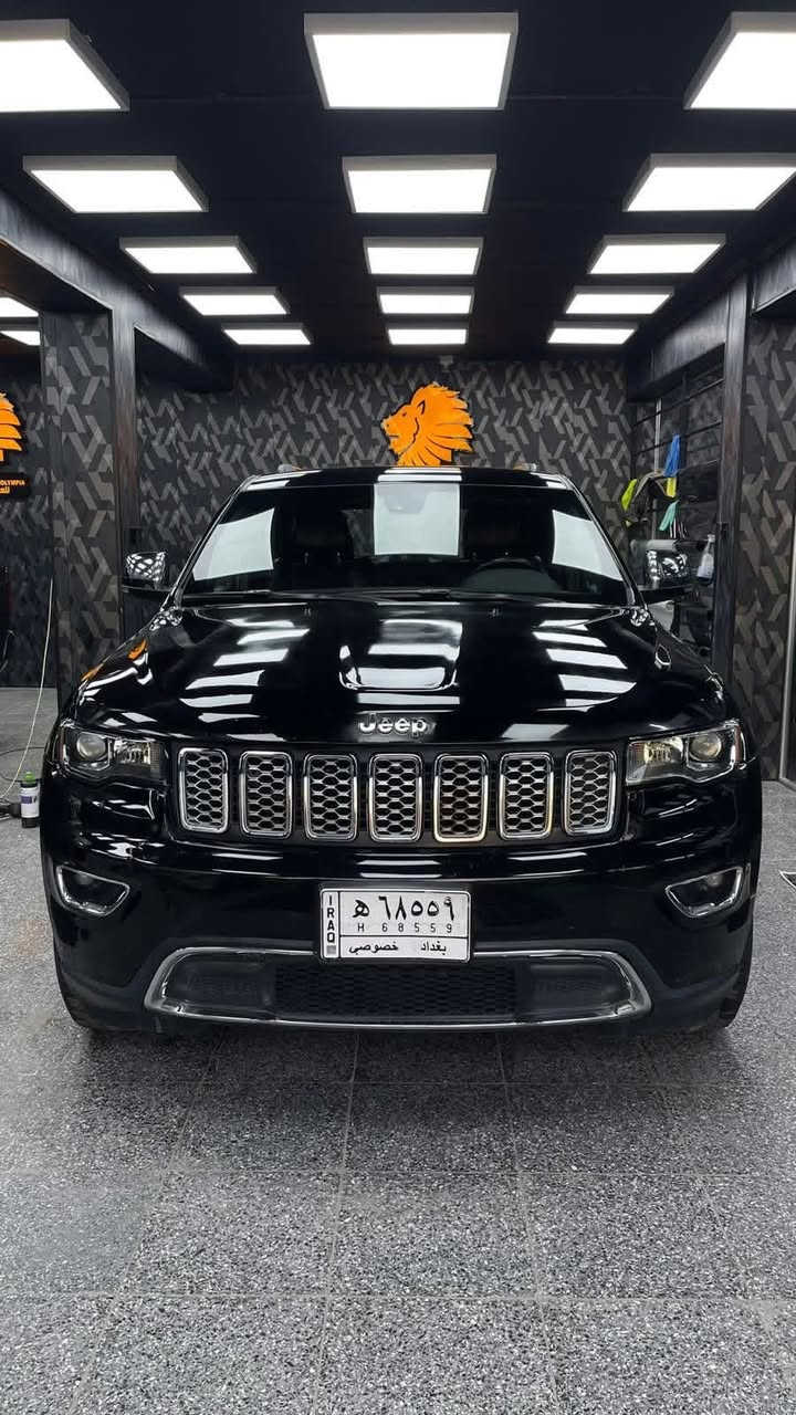 السلام عليكم
جيب شيروكي

موديل 2018 فئة لمتد

ماشيه 94 قابل للزياده

رقم بغداد باسمي انكليزي

المواصفات 

- محرك 6 سلندر 3600 جديد دهن فقط Amsoil

بانزير محسن فقط 

- صدر امامي خلفي قبل شهرين مبدل+ تخم تاير

محرك جديد كير جديد فور ويل  

- حساس خلفي

رادار خلفي توقف ذاتي 

- كاميرا خلفيه بلاد

شاشة كار بلي 

- جنطه شفط كهرباء

- اشاير بالمري

- مري قلاب وي البگ

-استيرن كهرباء

- تدفئه بالاستيرن

- شاشه بلاديه

- كشات جلد

- تدفئة تبريد بالكشنات

- الكشنات الاماميه كهرباء

-كشن السائق حفظ ميموري

- الكشنات الخلفيه تدفئة

- تدفئه تبريد فول

- دمام خلفي

- مخرج كهرباء

- المري تعتيم للضوء

- اوتو ستوب ( توقف ذاتي )

السياره فول مواصفات للأخير عدى الفتحه  حادثها سطحي بنيد فقط بدون دواخل نفس البنيد مصلح  صور الحادث بالمنشور  وسونار فحص الباشا مكان السياره بغداد شارع فلسطين 

*********** 

السعر (215) وبيه مجال
