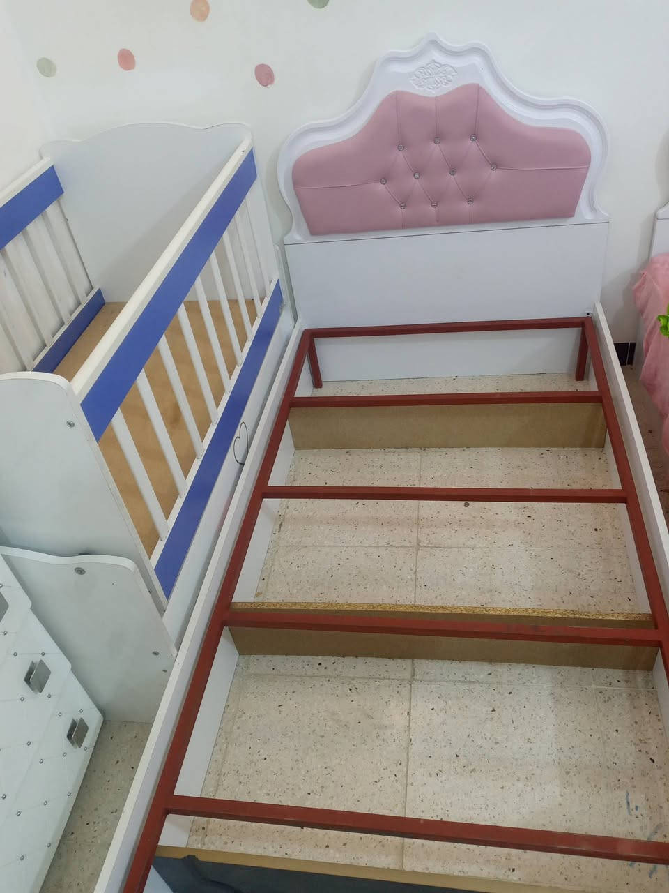 سرير شبابي مع سرير طفل مع الدواشك اخو الجديد السعر شلع ١٣٠ ألف .


**إذا كنت صاحب هذا الإعلان وتريد حذفه لأي سبب، رجاءا أرسل رسالة إلى الدعم الفني**