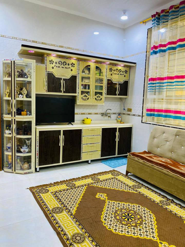 بيت ركن على شارعين المساحه 200 م طابوق كونكريت بناء حديث كله درجه اولى ديكورات بيت متعوب عليه مكانه حي الحسين شارع الشيخ زيد قريب على شارع رابع بيت عن الشارع العام للاستفسار الاتصال ***********
