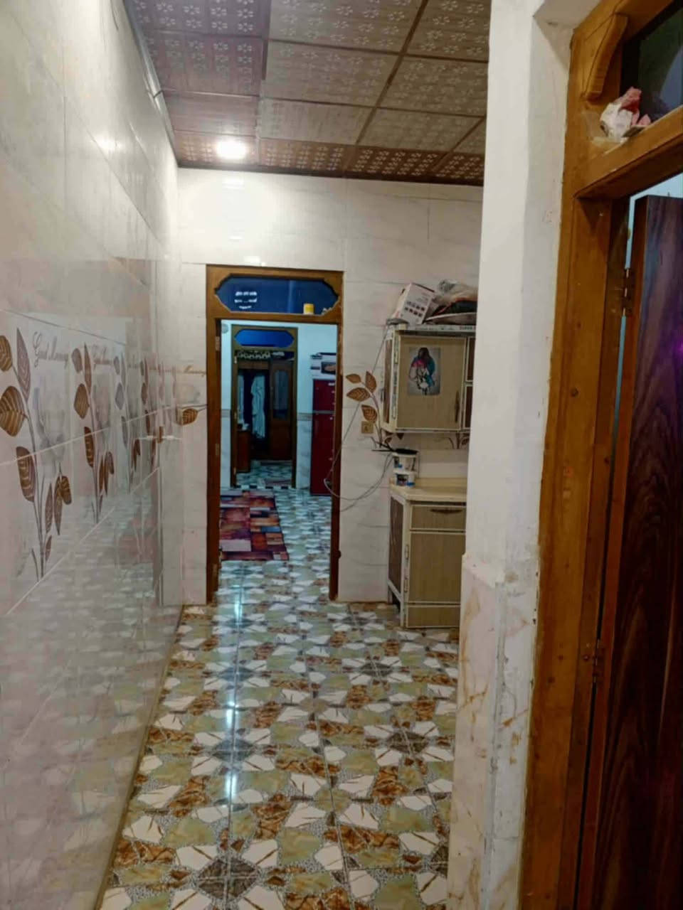 سلام عليكم بيت للبيع المساحه 110متركله صب كونكريت مكانه نجف شارع كربلاء عمود 136طريق ياعلي الشارع الصيدليه وطب قريب عل شارع كربلاء جميع الخدمات ماءكهرباء سوك موالده مشمول بلتطويب بيت كله جديد السعر 28 بيت بس نسيبي الستفسارعل رقم ***********
