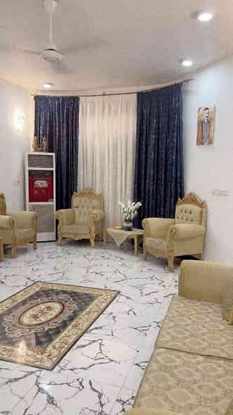 ركن على شارعين بأتجاه القبله 
معاملة التطويب كامله 
مساحه 320 متر 
ساحه بين الدار والسايدين 
مدخل الزبيديه البوابه بجانب اليمين
وانت خارج من الزبيديه للجسر 
ماء كهرباء مجاري تليفون
كونكريت شريطي ارضي درجه اولى 
السقف صب مسلح شغل ممتاز
بناء حديث خريطه حلوه
صحيات داخل خارج
حديقه إماميه 
حديقه جانبيه
استقبال 7/5
صاله ٥/٧ 
هول ومطبخ حار وبارد ٥/٨ 
غرفة نوم ارضي 5/4
غرفة نوم 7/4 طابق ثاني بعده ماكامله
السعر ٩٧قابل للتفاوض
للاستفسار الاتصال ***********
