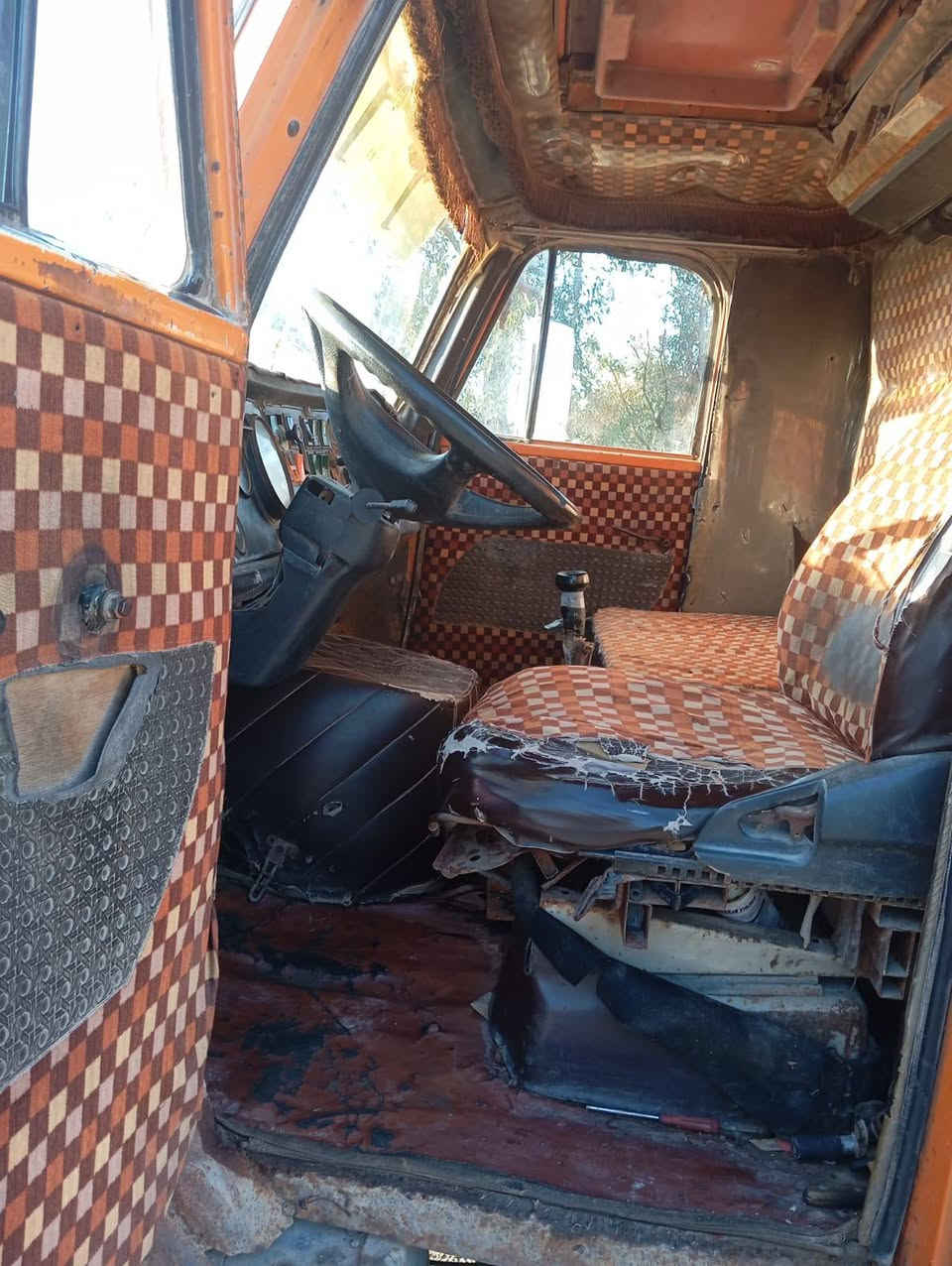 فالفو للبيع 82مكينه ان10كير 4في4سياره جاهزه لشغل مكان الناصريه قلعة سكر للتواصل***********
