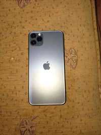 ايفون 11برو ماكس ذاكرة 256 بطارية 80 تلفون جديد بمعنى الكلمه ويا الكار...