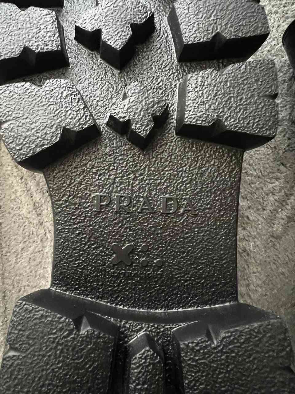 السلام عليكم حذاء ماركة برادا الايطالية 
القياس ٤٤ السعر ٥٠ الف القطعه مع كرته وجنطة


**إذا كنت صاحب هذا الإعلان وتريد حذفه لأي سبب، رجاءا أرسل رسالة إلى الدعم الفني**