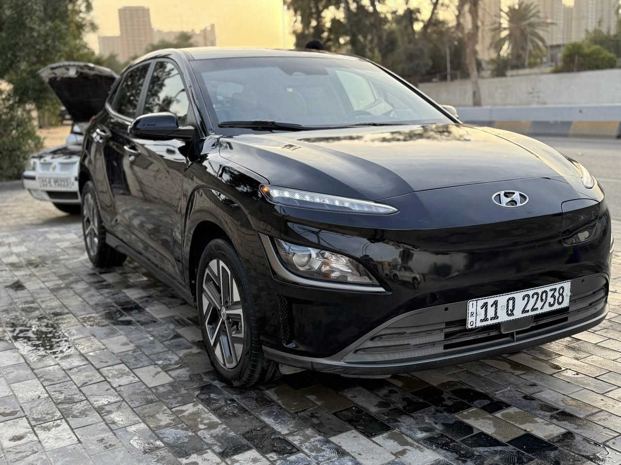 سلام عليكم كونا كهرباء موديل 2023 سياره امريكي حادث فقط صبغ بنيد بدون دواخل ايرباك فقط دركه ماشيه 55سياره حلوه وجاهزه نص موصفات بصمه رادارات انضمه قياده خير من الله مناقصها اي شي تبريدها ثلج سياره اقتصادي مابيه اي نقصص داخل ابيض شاحنتها وياها تشحنها تبقه عندك يومين او اكثر تمشيك 500كيلو  رقم بغداد باسمي تحويل وين ميعجبك سعرهااا 130بيها مجال مكان السياره بغداد الشالجيه قرب جامع براثا للاتصال ***********
