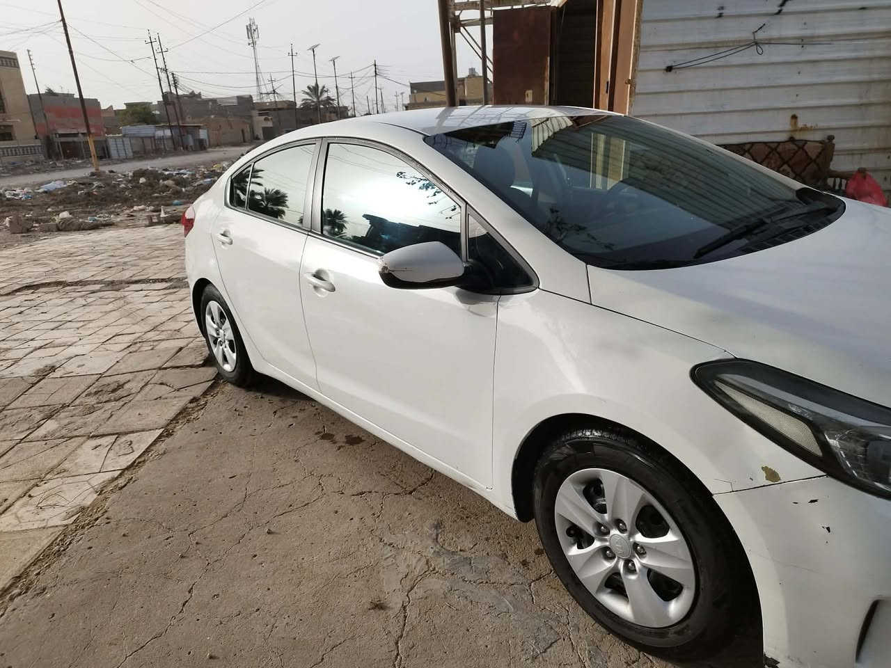 السلام عليكم 
فورتي موديل 2017 وارد امريكي ليبل واحد صبغ جاملغ وبنيد فقط بدون تبديل بدون ايرباك وبدون دواخل السيارة ماشية 118 ميل محرك 2000 دوش تخم تاير وباتري جديد بيه منظومة غاز بعده بالضمان مدوشمة ارضية وكشنات وصندوك السونر مرفق بالصور رقم اربيل السنوية لسنة 2028 ورقم دولي بأسم صاحب السيارة تحويل او وكالة بدون مراوس فقط بيع السعر المطلوب 117$ وبيه مجال للشراي للأستفسار  ***********
مكان السيارة بغداد ابو غريب
