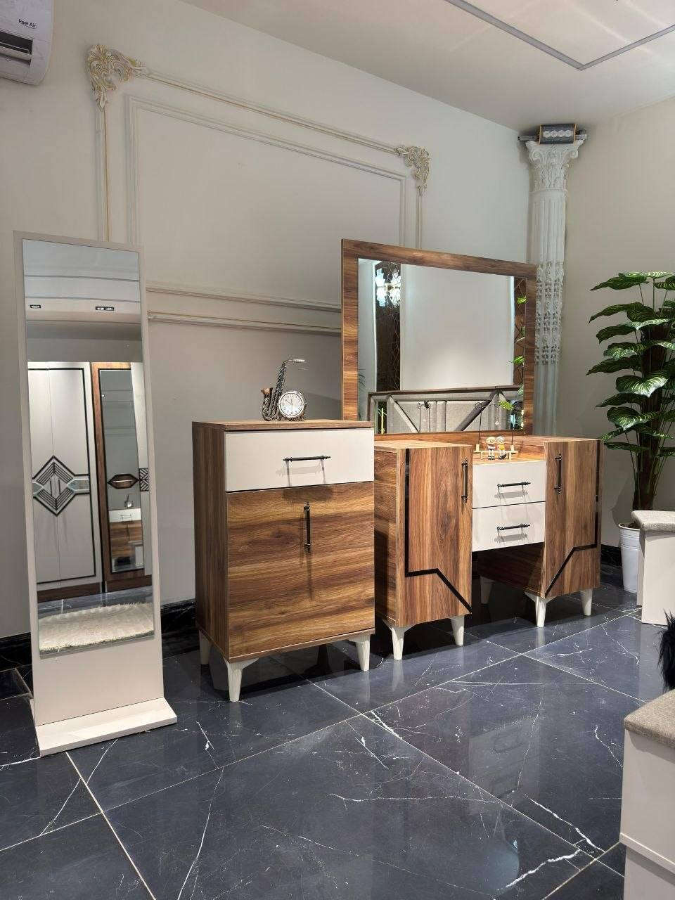 *موديل        لافيتا          الخشبي*

*10 قطع          كنتور ملحق  🎁  300*      

✅ السرير مخزن 
✅ الميز تواليت الضخم
✅ شغل ممتاز 
✅ المصنع الأصلي   
✅ قياسات ضخمه 

السعر مليون و250 الف 

توصيل بغداد مجانا 
اطراف 20 الف 
محافظات 100 الف


**إذا كنت صاحب هذا الإعلان وتريد حذفه لأي سبب، رجاءا أرسل رسالة إلى الدعم الفني**