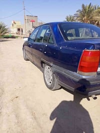 اموبل اوميگا موديل 1992، رقم قاسية السيارة بسمي مداور ثاني يوم  رايدها...