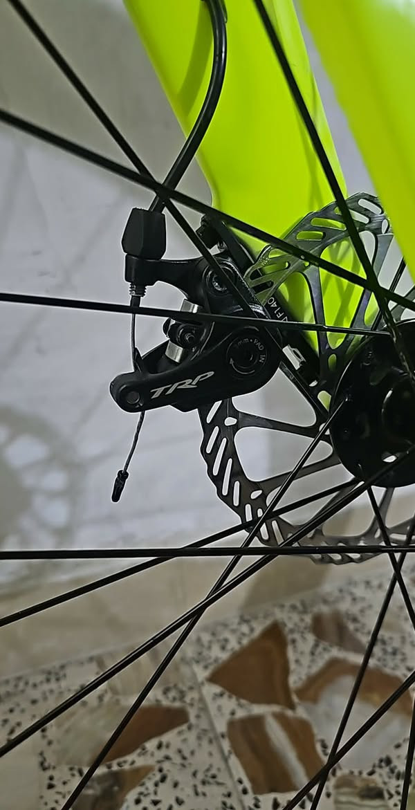 بايسكل امريكي نوع TREK madone OCLV CARBON 800 SLR 8
لون مميز قياس الفريم 52 
سستم نوع شيمانو 105 7000R
سستم اصلي بالكامل ياباني
البايك بالكامل فل كاربون 
وياله كاربون نوع بونتريكر برو 5
البايك موديل (2021)

عدد السرعات 
امامي 2 
خلفي 11
السعر على الخاص او الواتساب ***********
