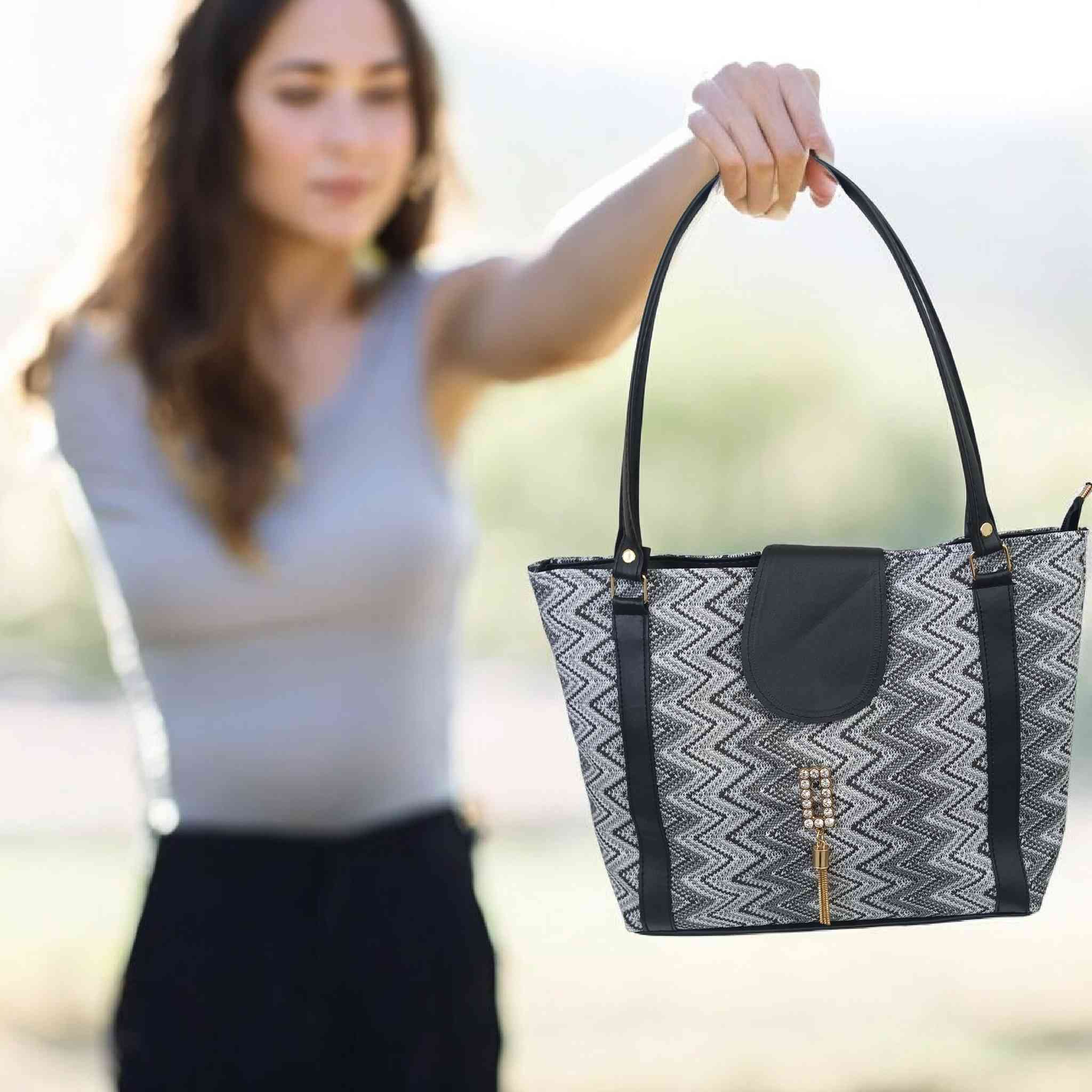 تشكيلة رائعة من حقائب نسائية
جملة فقط

توصيل كافة المحافظات العراقية

للتواصل واتساب ***********

تلكرام http://T.me/alzahrra26
