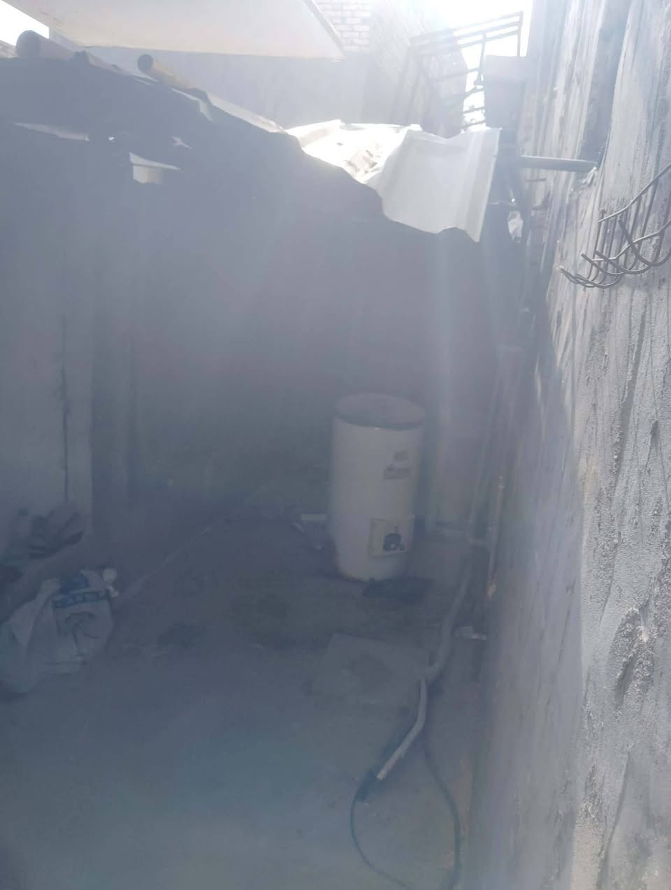 دار للايجار مساحه 150متر طابق واحد غرفه هول مطبخ مجمع صحيات داخليه وخارجيه لا توجد صاله المكان زوير الغربي قرب جسر بته وقريب جدا على شارع عام اجاره قفل 300الف مع دلاليه المكتب ***********
‏‪0785 586 9494‬‏
