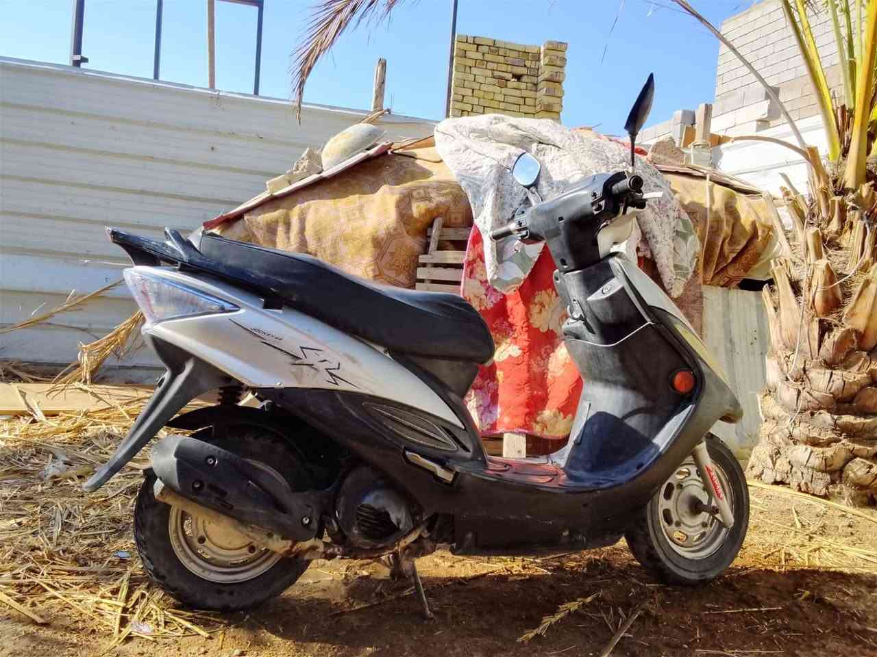 سلام و عليكم دراجه البيع 
كامكو  G4 ما مفتوحه وكاله عامه توه نازله من الرمبه كلشي بيه شقال شلعته فول بوشتهه 49 بلاد سرعته ميه وربعين كلشي بيهه بلاد ما بيهه اي شي تجاري المكان البصره كرمه علي الرقم *********** مراسله وتساب فقط.   السعر 800 وبيهه مجال
