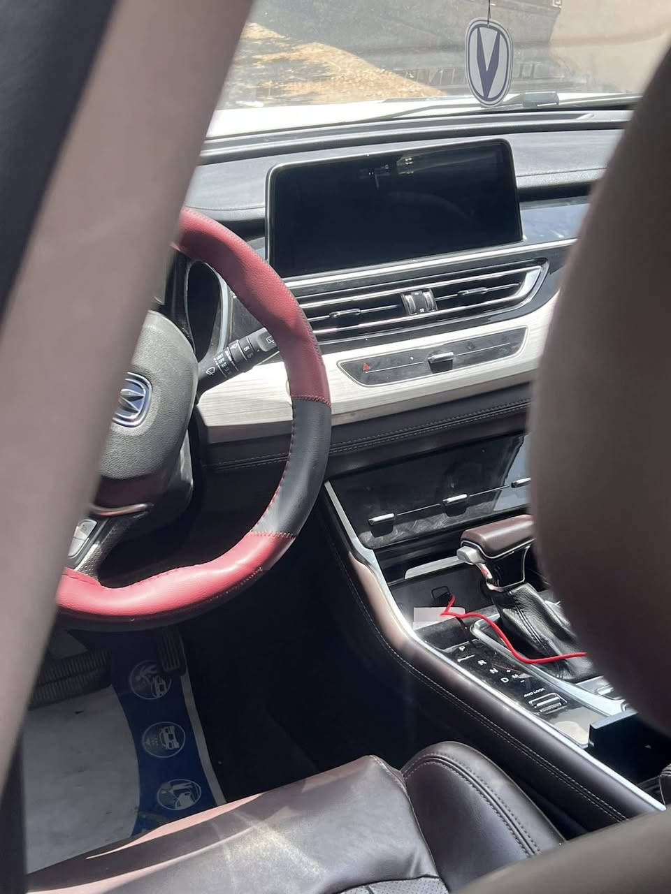 السلام عليكم شانجان cs75 فول مواصفات موديل 2019
بيها صفحة عكس السايق صبغ 
كير مكينة مكفول تبريد تدفئة كشنات جلد 
كامرة ٣٦٠ درجة 
صدر حدادية جديد 
رايدها 12 مليون 
مطلوبة للشركة ١٠ مليون 
القسط الشهري ٦٠٠ الف 
*********** 
مكاني بغداد البنوك
