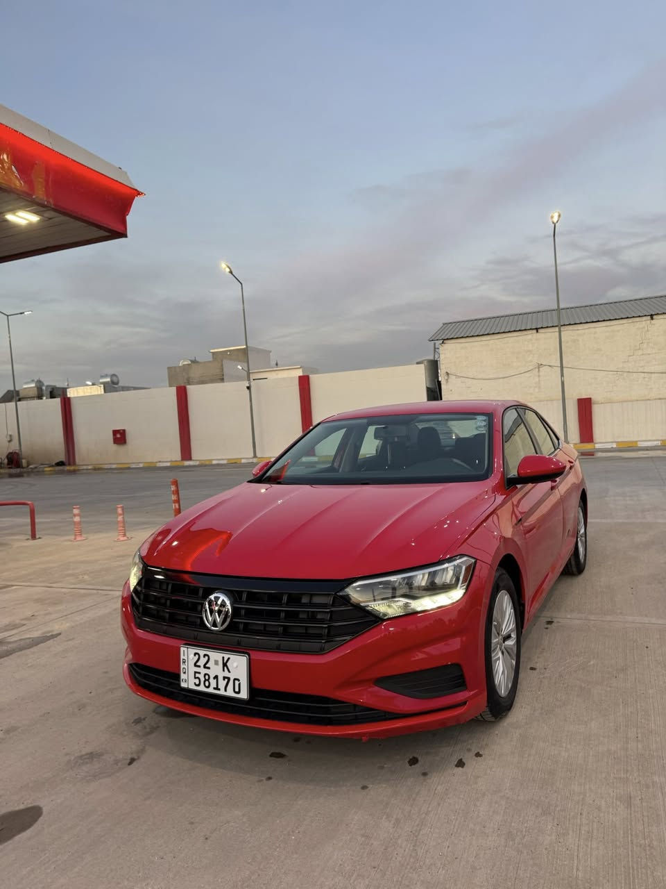 سلام عليكم جيتا موديل 2019 موصفات s محرك 14توربو كير اوتوماتيك كير ومحرك بل شرط سيارة ماشيه ٨٦ميل حادث السيارة بابين طرف السايق الكدام مبدل بلادي نفس اللون باب الخلفي صبغ فقط بجم كبس  خلفي كبس شرط راديترات بلادي هزة سنوية جديد تخم تاير جديد حدادية جديد السعر 130بي مجال للطيبين مكان السيارة كركوك  ***********
