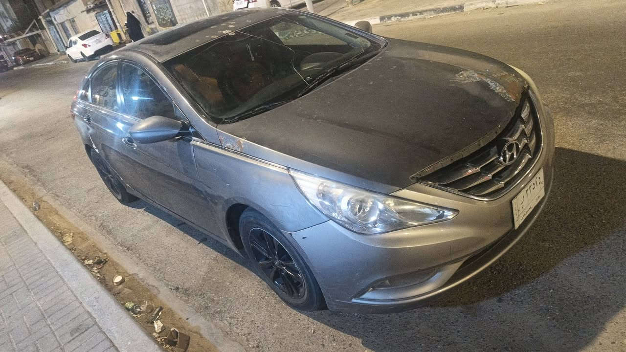 سلام عليكم
سوناتا امريكي فول مواصفات فتحه بصمه 
رقم بغداد  باسمنة 
مكينه جديده كير  وتبريد كفالة 

ضربتها بامريكا باب 
وهنا جاملغ خلفي 
سعرها ٧٥ 
***********
المكان البصره
