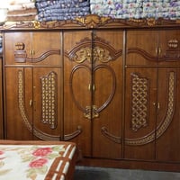 غرفة للبيع • دواليب