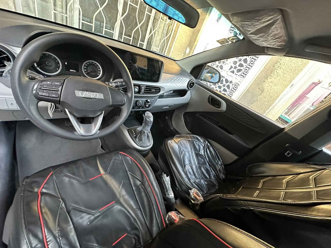 سلام عليكم هونداي كراند 2023 رقم بغداد سياره نضيفه كلش ما بيها لا بارد لا صبغ لا تبديل بعدها بوضع الشركه كفاله كير او محرك او تبريد هزه وسنويه جدد شاشه او كامره دواره منضومه زنون محرك 4 سلندر المرغوب دوشمه جديده تحكمات استيرن مانع انزلاق مري شفط قطعتين تبريد خلفي سياره كلشش نضيفه سعر 116 او بيها مجال رقم ***********
