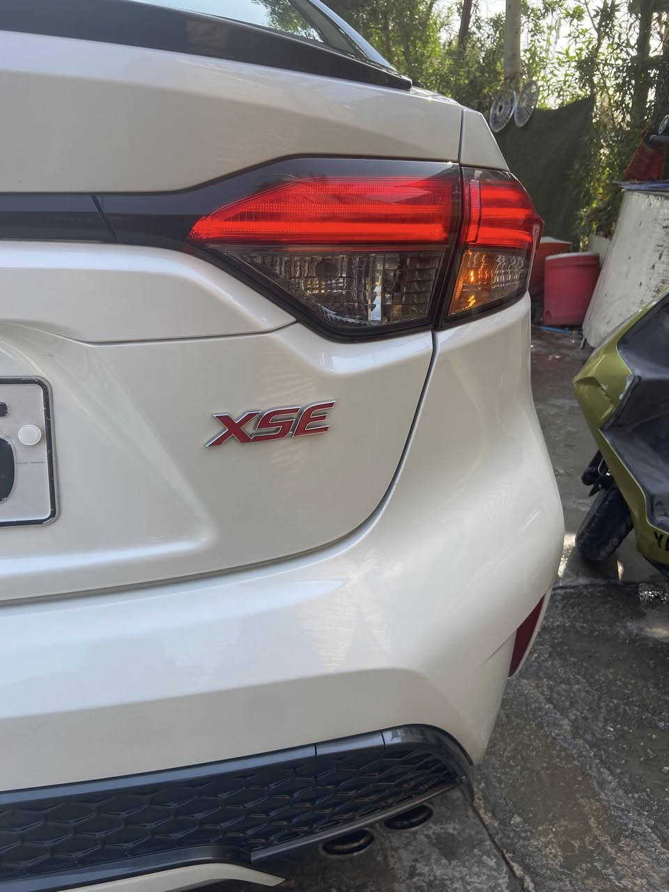 السلام عليكم كورلا موديل 2020 اعله فئه XSE مواصفات فول للاخير حادثه فقط دعاميه اماميه بدون ايرباك باعتبار كلين السيارة فقط تكحيل بالباب والجاملغ مواصفات سايد بريك بصمه وسلايد دروب فتحه بيبان بصمه شاحن واير لكس ذاتي كشنات جلد تدفئه لد امامي الجنطه ذكيه مكينه 2000 رياضي شفتات استيرن دبل لكزوز ترحيب ذاتي ناطقه ويلكب 18 كروم تخم تاير كوري جديد سيارة كلش حلوة ونظيفه احله من الصور رقم سليماني السنويه بإسمي تحويل بنفس اليوم  المكان بغداد الكاظميه الرواد محله 444 السعر 152 وبيهة مجال حگ الجيه وهاذة رقمي *********** 
ملاحظه 
صور الحادث والسونر مرافقه بالمنشور ￼
