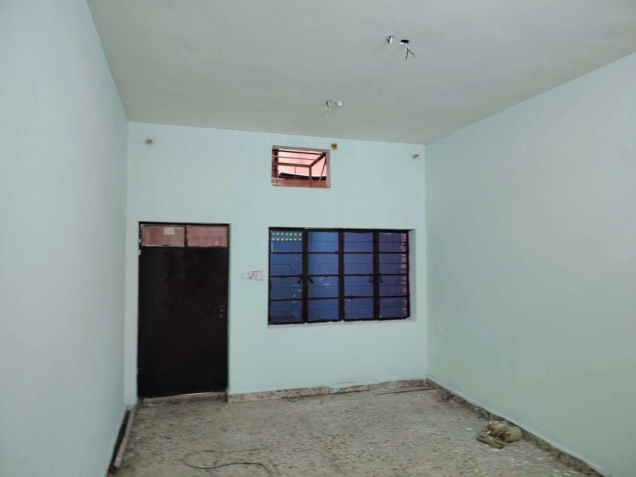 بيت للبيع 160 متر 3 طوابق 
قطاع 12 شارع مدرسه النزاهة
١2 فرع مقابيل مدرسه النزاهة 
مسلح اعلى من الشارع بايتين
الطابق الاول 2 غرف وستقبال وخدماته
الطابق الثاني 3 غرف وخدماته
الطابق الثالث 2 غرف
السعر 240
***********
