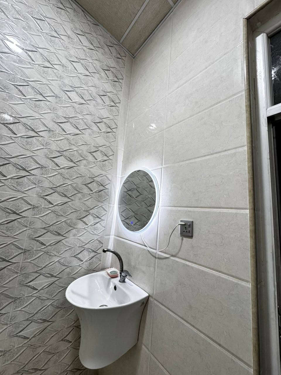 بيت في منطقه حي الارامل
خلف اثاث الشهد طابقيين الماسحه 200متر طابو البيت كله درجة اولى بناء اشراف صاحب البيت خطوه بخطوه قريب جدا على شارع 60 منطقه هادئه جدا الشعر 250 مليون استفسار البيت يتكون من مطبخ حار بارد كلدور استقبال صاله غرفتين ارضي الطابق الثاني 3غرفه مع صاله يتكون من 5غرف نوم وصاله في الطابق الاول والثاني وحمامات ومطبخ حار بارد للاستفسار الاتصال على الرقم ‏‪0781 707 9059‬‏
