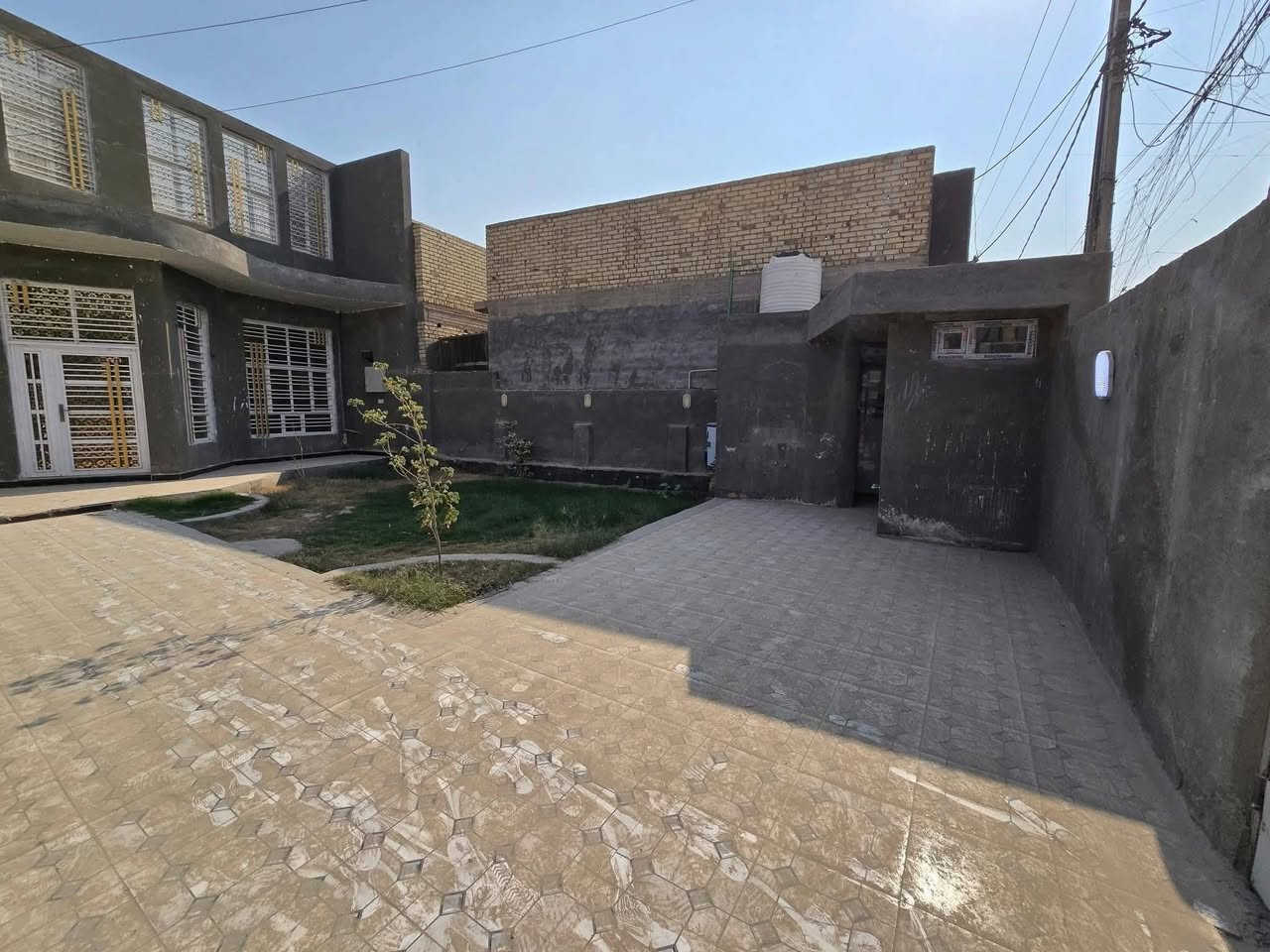 بيت للبيع زراعي سند 25 تحويل مباشر بأسمك.المساحه 400متر بناء حديث غرفتين نوم كبار مطبخ حار بارد صاله استقبال حديقه ممرات السعر 150 بي مجال العنوان الحمزه الغربي مقابل زين العابدين على ربيانه للاستفسار مراجعة مكتب حيدر السلطاني شارع البطاوي قرب عارضعه المزاد للاستفسار تصال ***********
***********
