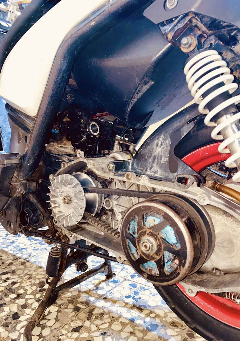 سلام عليكم
سكنس جبلي موديل 2012

كل نقص ما بيه مثل ما موضح بل صوره
كلشي بيه شغال +ابريكات بل مكان 
قفل جنطه
قفل جوزه
دبلات شغاله  طسه ناعمه 
تايرات جديده
دهن جديد
اشاير لايتات كله شغال 
كلجات RGS اجتي وياه بلادي 
عارضه 800 وبيه مجال حك الجيه 
متواجد كل وقت ***********مكاني بغداد البياع درويش
