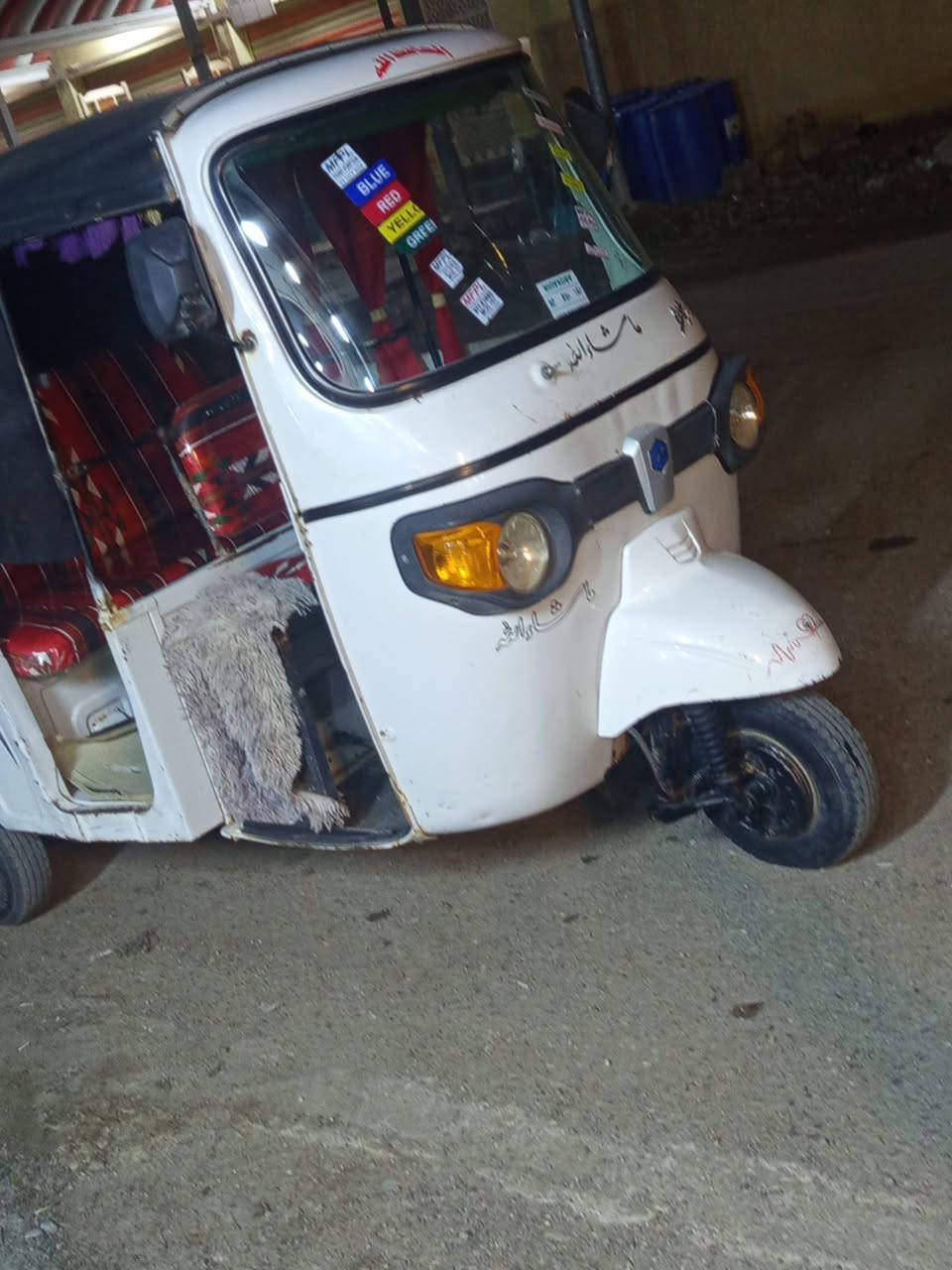 سلام عليكم تكتك بياجو2021 اوراق كاملة 
تكتك محورة محرك TVS  تكتك بلادية بدون صبغ  السعر 3.500وبيها مجال
مكاني ديالى بلدروز رقم***********
