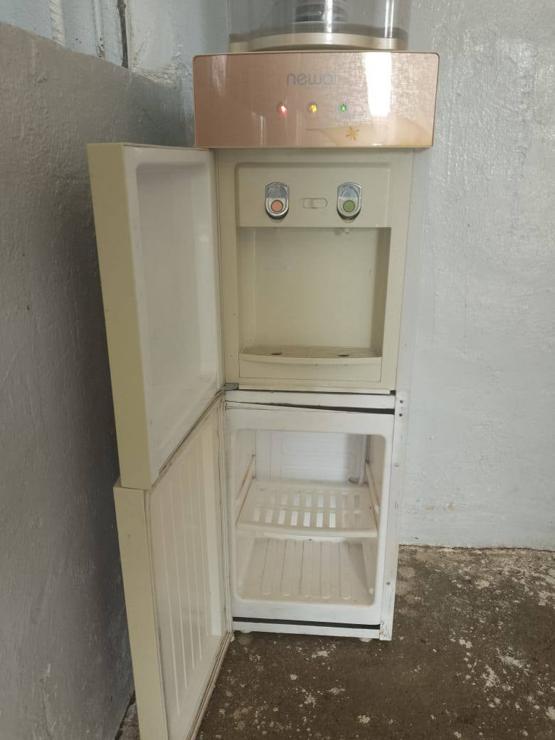 بارد ماي للبيع شرط شغال وضع شركه حار بارد وفريزه السعر 70 بيها مجال التواصل ***********بي واتساب ***********
