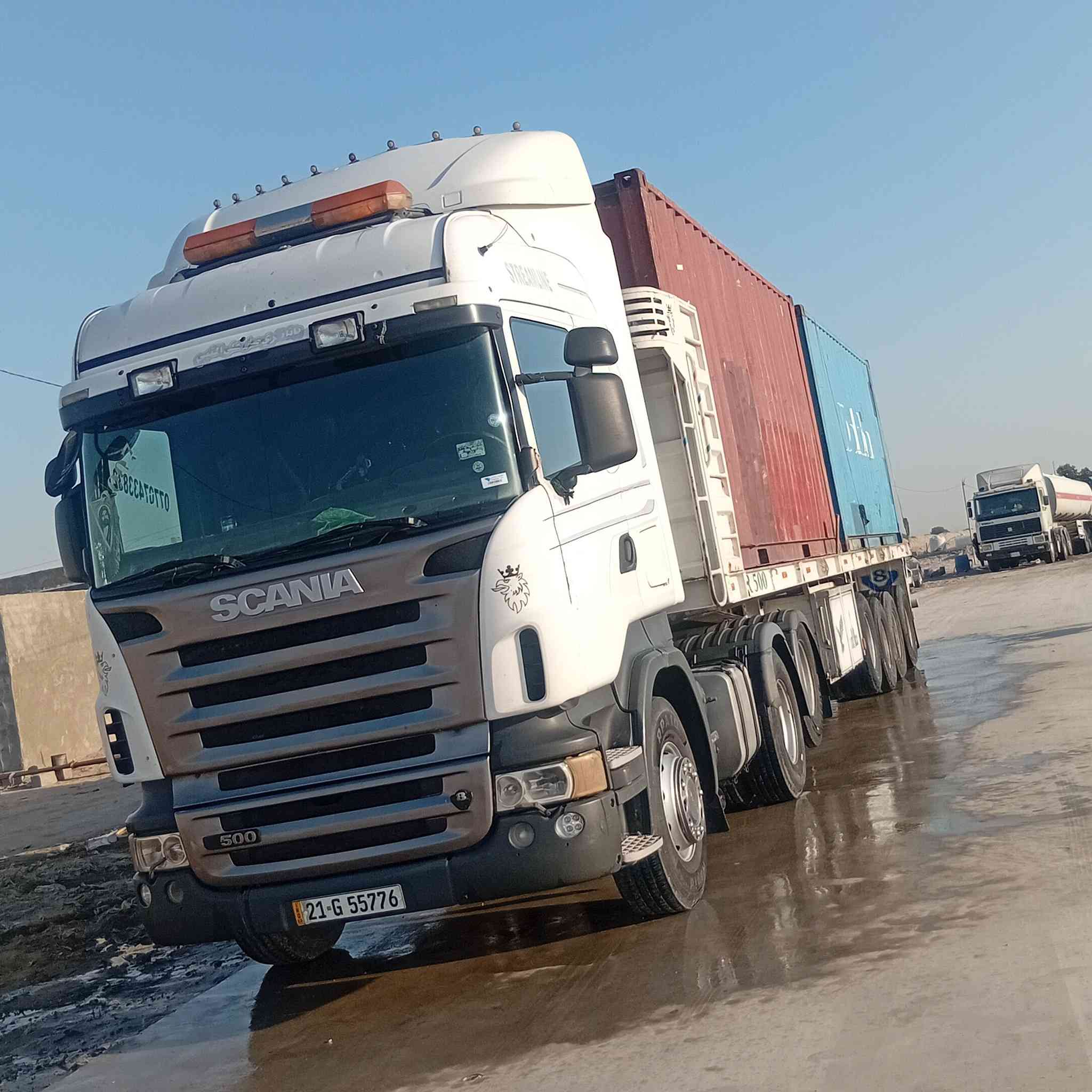 سلام عليكم سكانيه للبيع موديل 2007 سحال  خلفي دبل تاير   فول مواصفات مكينه /8/  R500
رتايدر  ثلاجه دبل جربايه كير عادي باج بطن  جوبلس امامي رقم سليمانيه 
مربوطه وراه عربانه حداديه اربع محاور سياره بسمي  تحويل ثاني  يوم اتصال/ ***********/ مكان الحله مشروع المسيب
