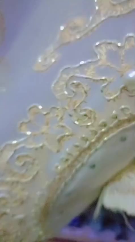 السلام عليكم  بيت للبيع بشارع ١٥ بين الشيشان والوسط مساحه 150 متر بيه غرفه واستقبال وترك وممر مساحه كلش جبيره مع غرفه اخشاب تبقه وياه الي يحب يتفضل خاص سعره 42 بيه مجال بسيط ***********0
