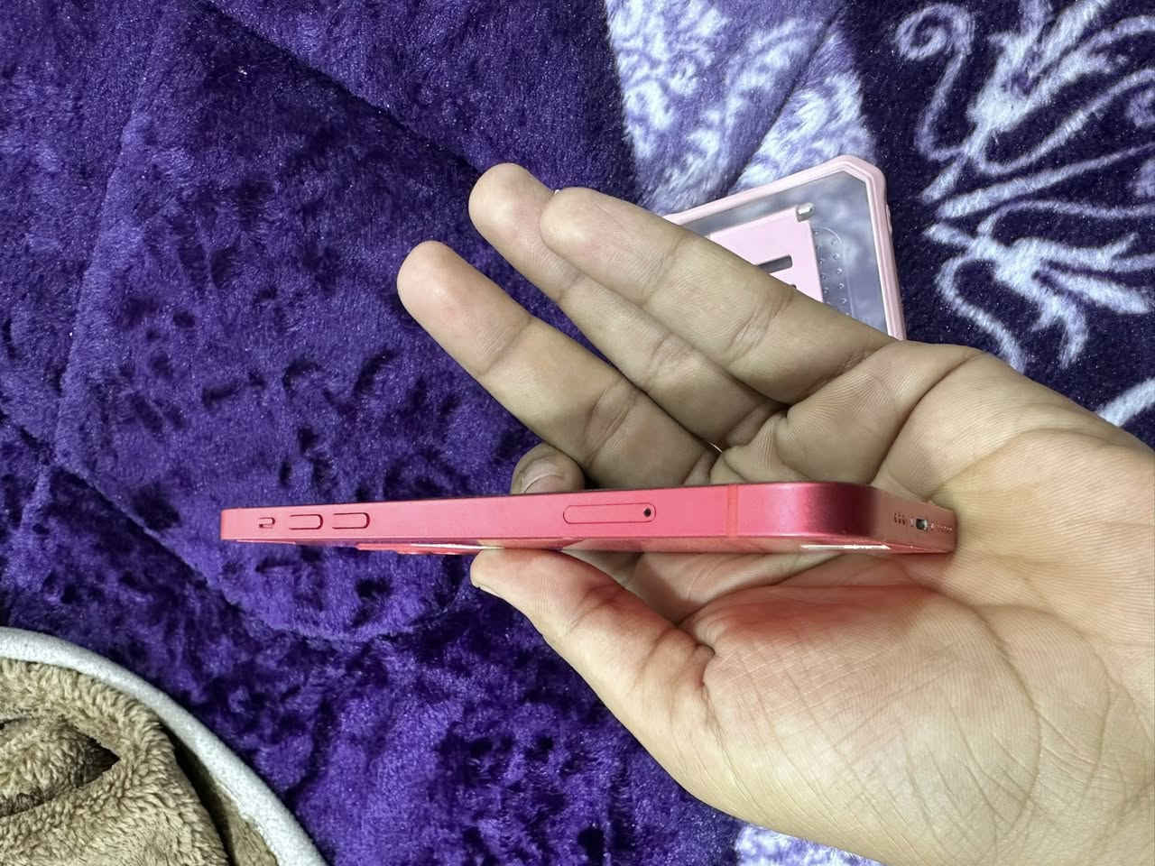 12 مني مكفول كفاله عامه ذاكره 128 بطاريه 92 من دون  ملحقات سعره 325 مجال جدا قليل عنواني البصرة ***********
