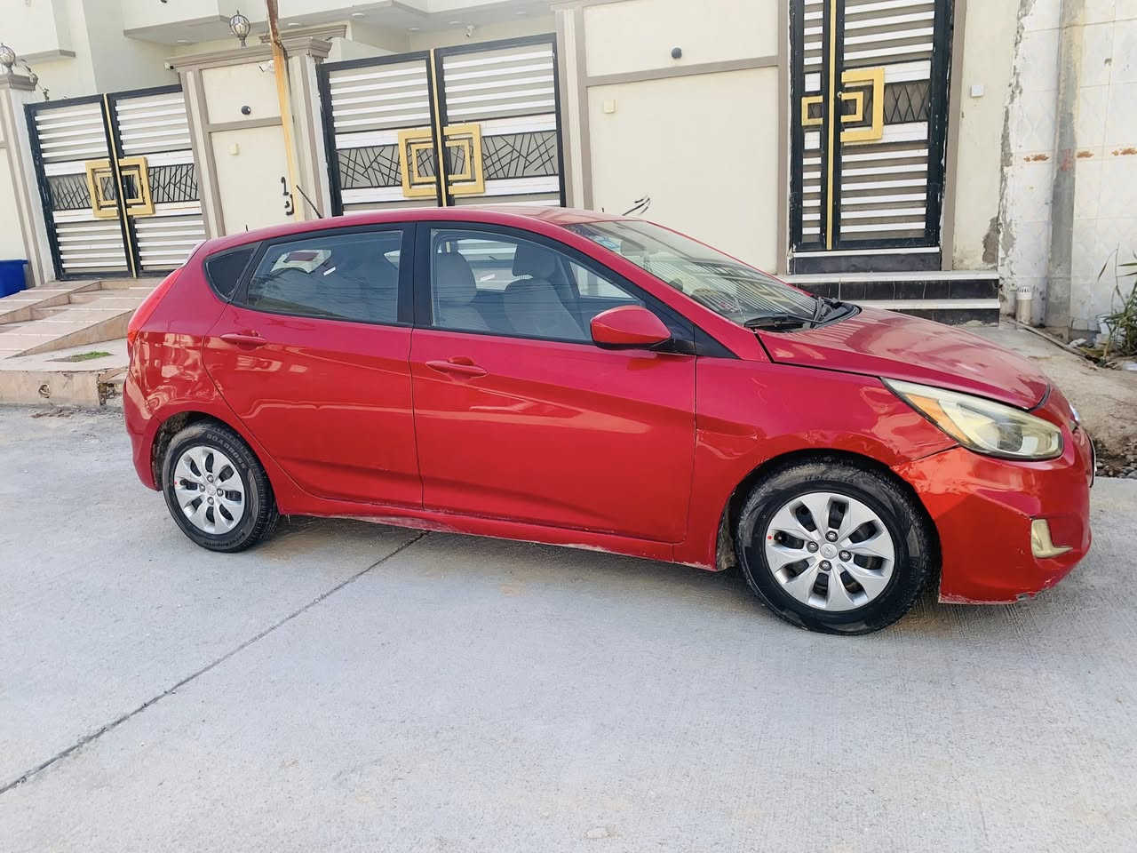 اكسنت هاج باك 
موديل 2017 
ماشية 109 قابل للزياده 
وراد أمريكي 
محرك 1600 GDI
تبريد حدادية محرك كير كله مكفول
تخم تاير جديد 
باتري جديد 
كير اوتو 4 نمر 
سنويه جديده 
السياره باسمي
رقم إنكليزي دولي ذي قار 
مكان السياره ناصرية شطرة 
الشراي الاتصال ***********
السعر 90 بيه مجال قليل
