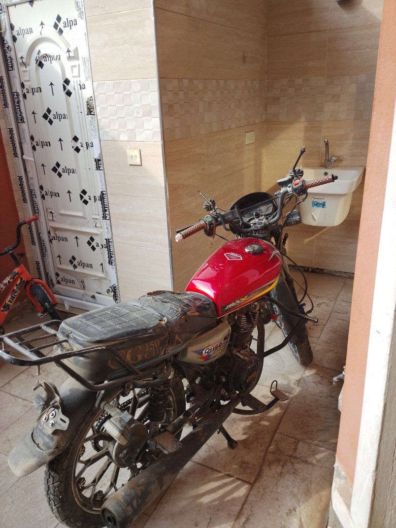 سلام عليكم دراجه ايراني موديل 25 لبيع نقص بيه بس بكلايت خلفي اشاره اماميه وخلفيه صفحيات مال تانكي شوفت عينك هاهيه كلشي شغل سلف وهندر أوراق كامله مكاني دوره مهديه ثانيه رقمي فقط واتساب خابرني متواجد ***********
