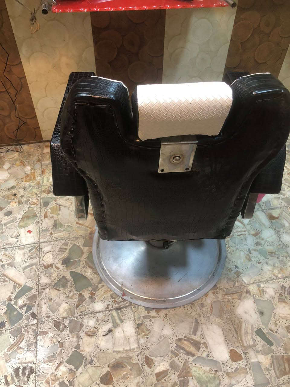 كرسي جديد نضيف استعمال قليل عداد 1 للبيع شكد تنطي بيه نزل بلتعاليق ( حسب القناعه ابيع)
مكاني بغداد المدينه 

رقم الهاتف ***********
