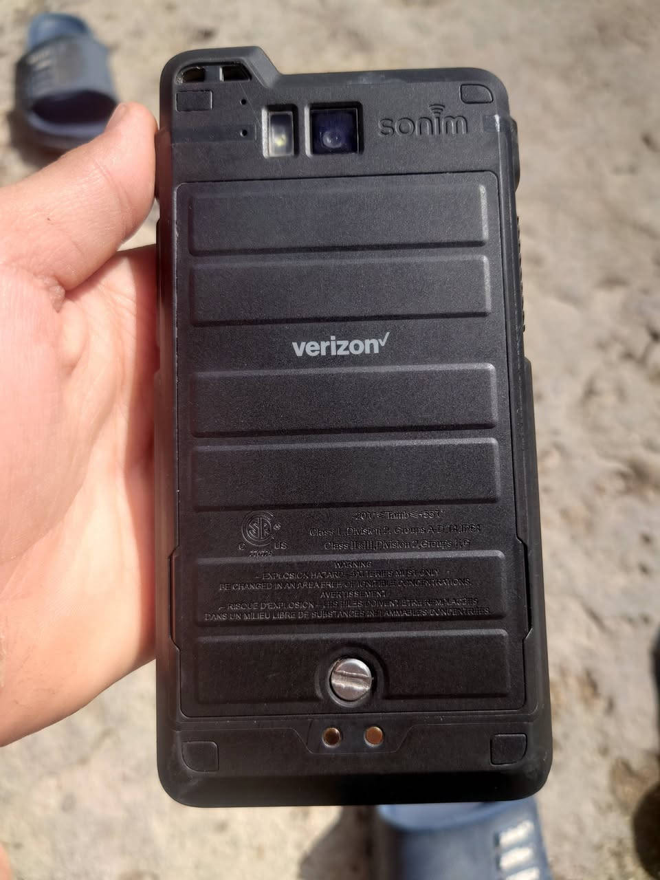 موبايل شركه امريكيه ضد الكسر مدرع مواصفات بطاريه 4900 معالج سناب دراغون دبل سيم كارت البصمه ما تشتغل والشاشه بيها ثلمه بسيطه وما تتلاحظ رقمي *********** الجهاز مضاد للماء
